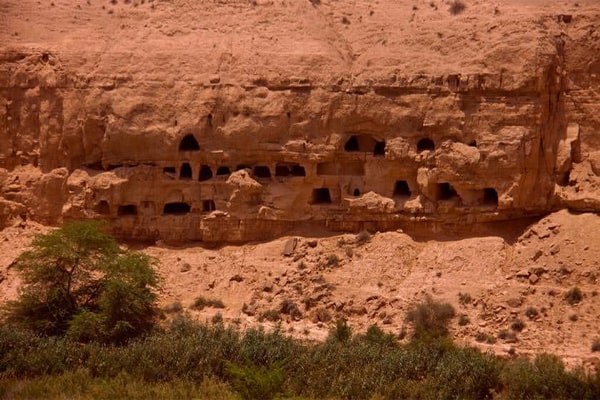 غار چهل خانه در استان بوشهر